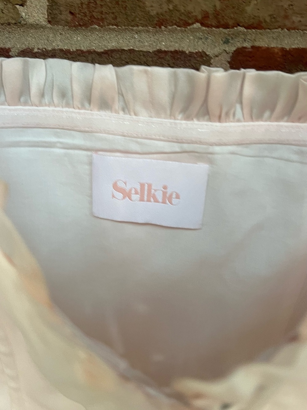 Selkie Pink Ruffle Puff-Sleeve Corset - Picture 6 of 10
